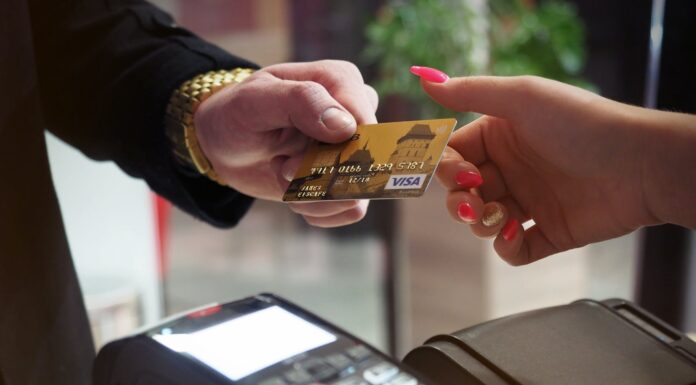 Gør det nemt for dine kunder at betale med en Dankortterminal