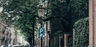 Ødelagte fortovsfliser kan være rigtig irriterende