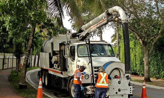 Kloakrensning og slamsugning i nabolaget